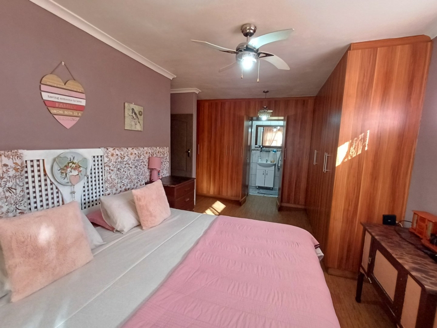 3 Bedroom Property for Sale in Heiderand Western Cape